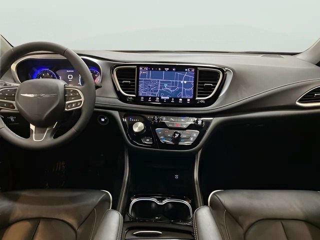 Used 2026 Chrysler Pacifica Limited FWD image 14