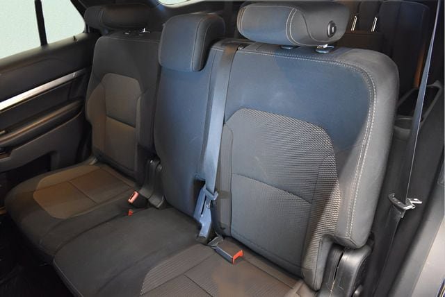 Used 2018 Ford Explorer XLT AWD/4WD image 6