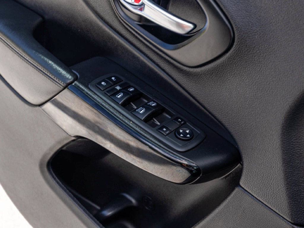 Certified 2021 Jeep Cherokee Latitude Plus AWD/4WD image 12