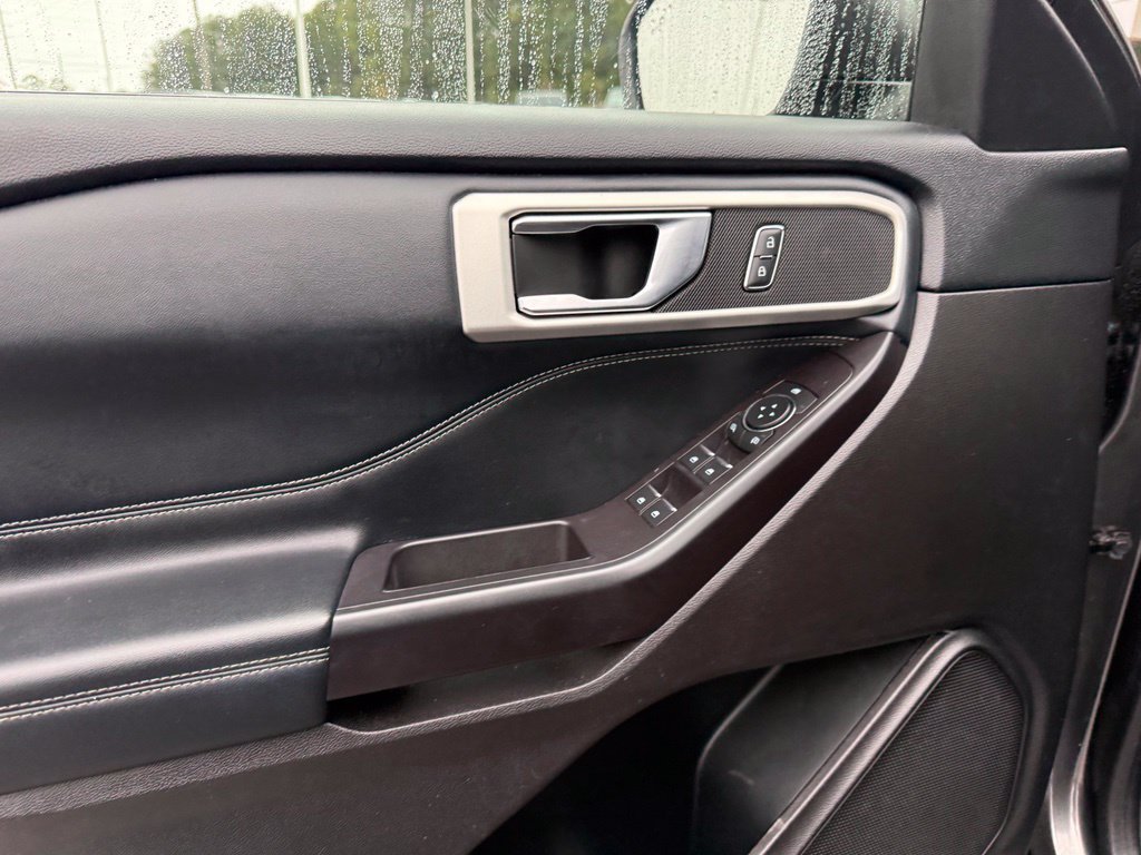 Used 2020 Ford Explorer XLT w/ Equipment Group 202A AWD/4WD image 5