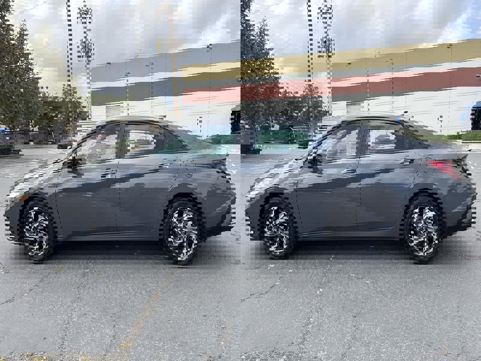 Certified 2025 Hyundai Elantra Sport image 5
