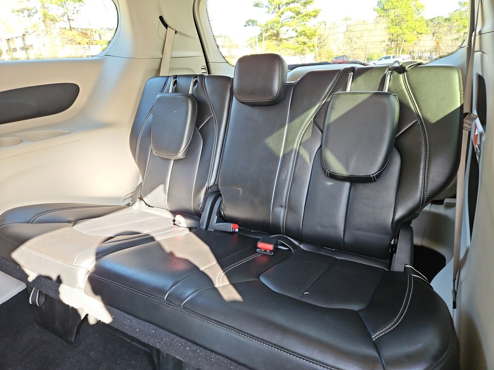 Used 2024 Chrysler Pacifica Touring-L image 20