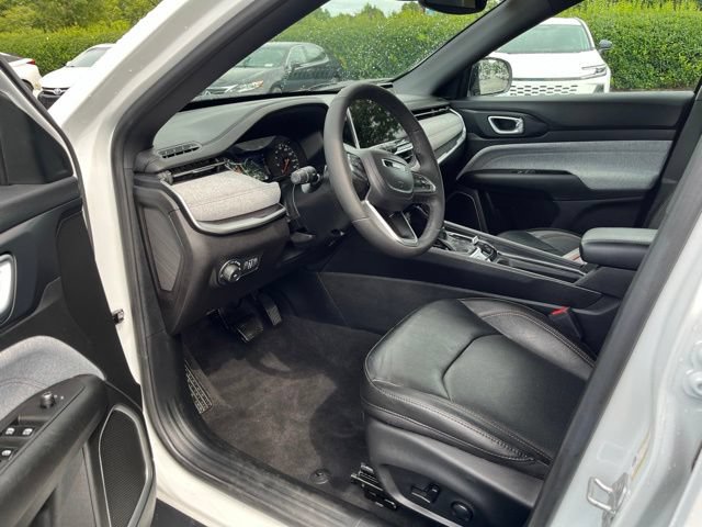 Used 2023 Jeep Compass Latitude AWD/4WD image 17