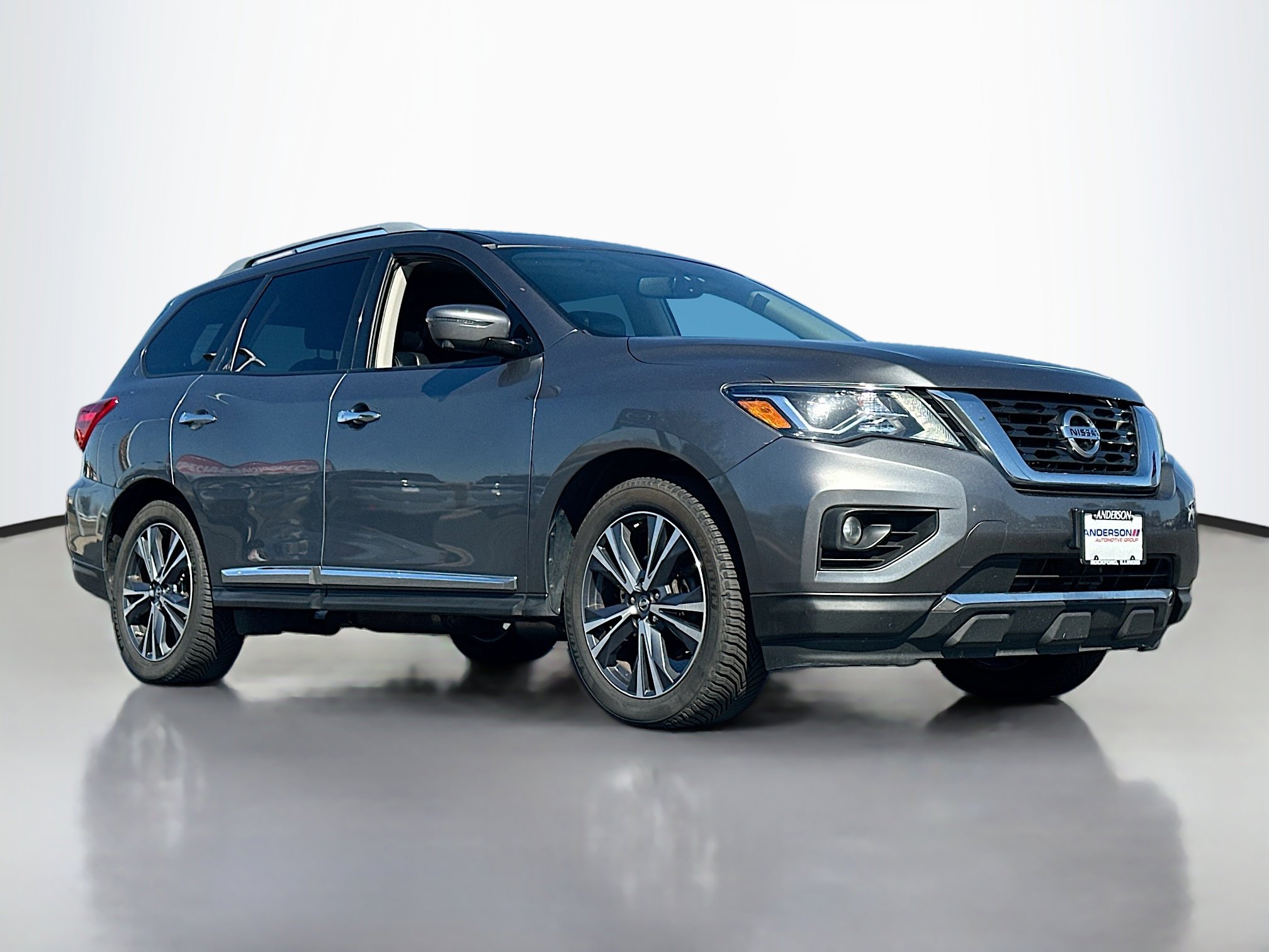 Used 2018 Nissan Pathfinder Platinum image 1