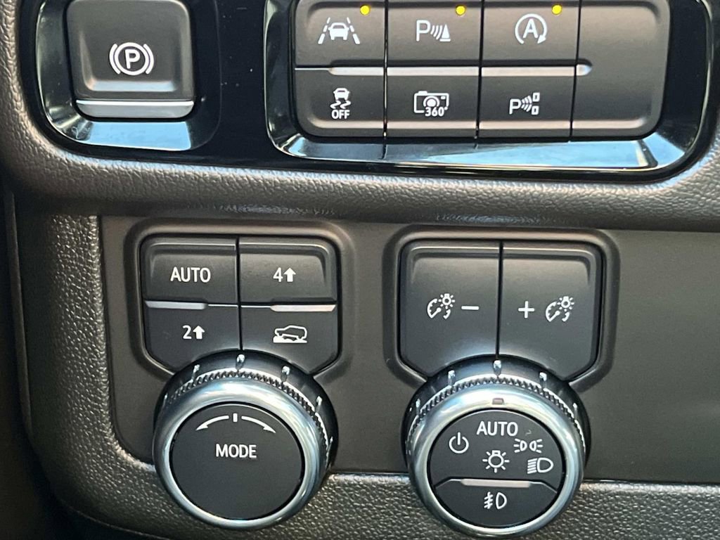 Certified 2025 GMC Yukon XL Denali w/ Sun & Power Step Package image 25