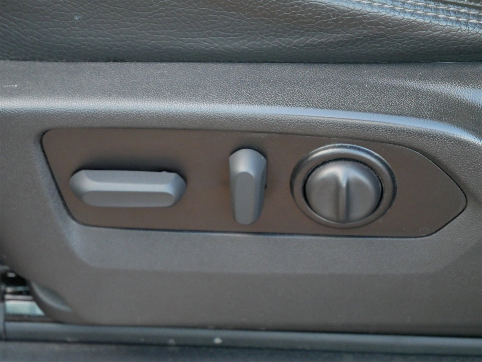 Used 2022 GMC Sierra 3500 Denali w/ Denali Ultimate Package image 14