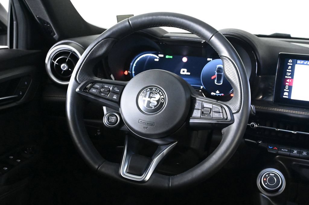 Used 2025 Alfa Romeo Tonale AWD/4WD image 10