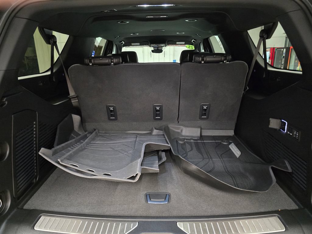 Used 2025 Chevrolet Suburban High Country RWD image 45