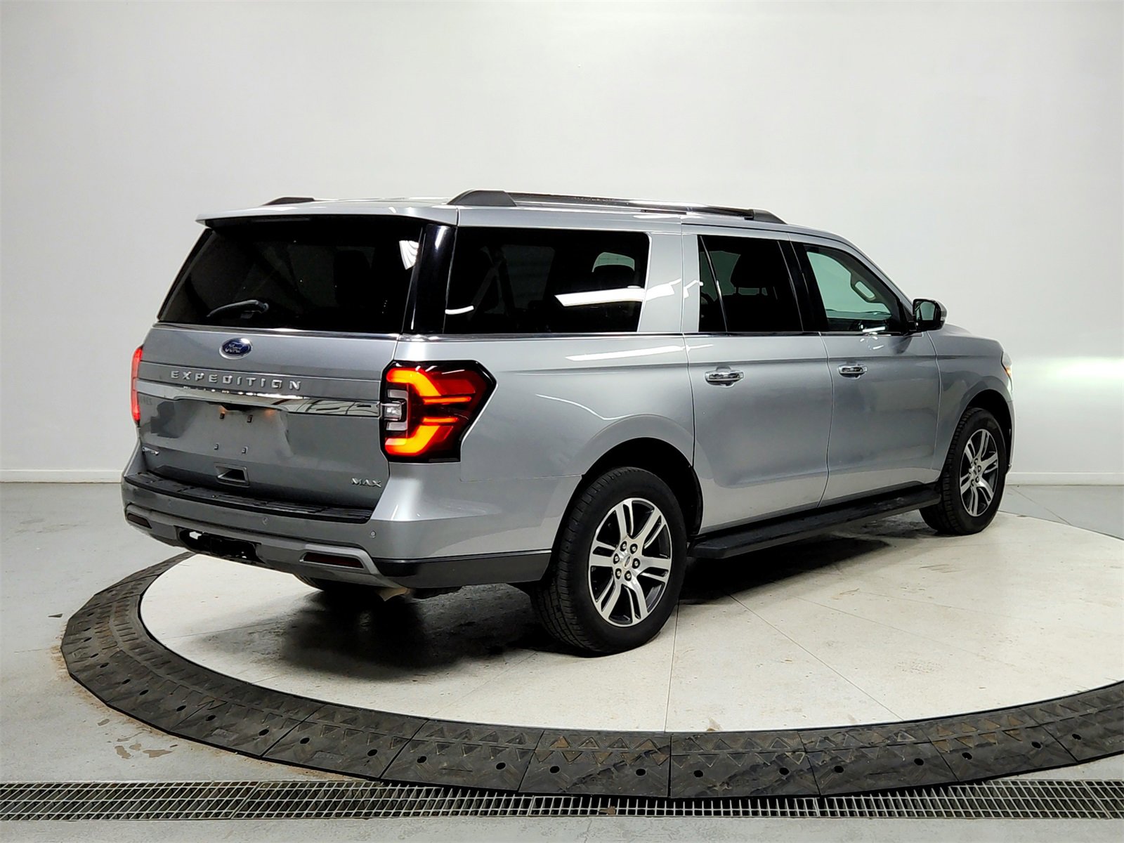 Used 2024 Ford Expedition Max Limited image 7