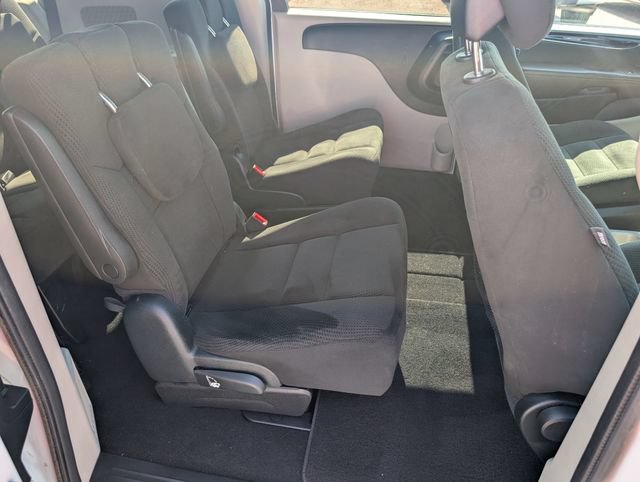 Used 2016 Dodge Grand Caravan SE FWD image 25