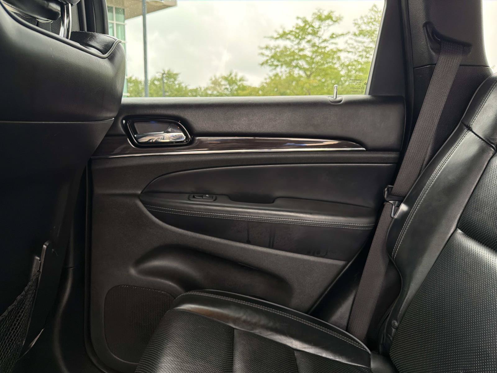 Used 2019 Jeep Grand Cherokee Overland AWD/4WD image 14