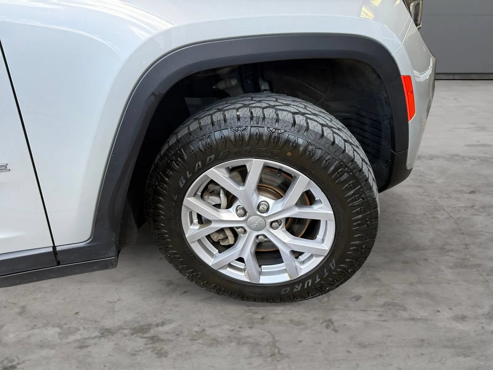 Used 2021 Jeep Grand Cherokee L Limited AWD/4WD image 46
