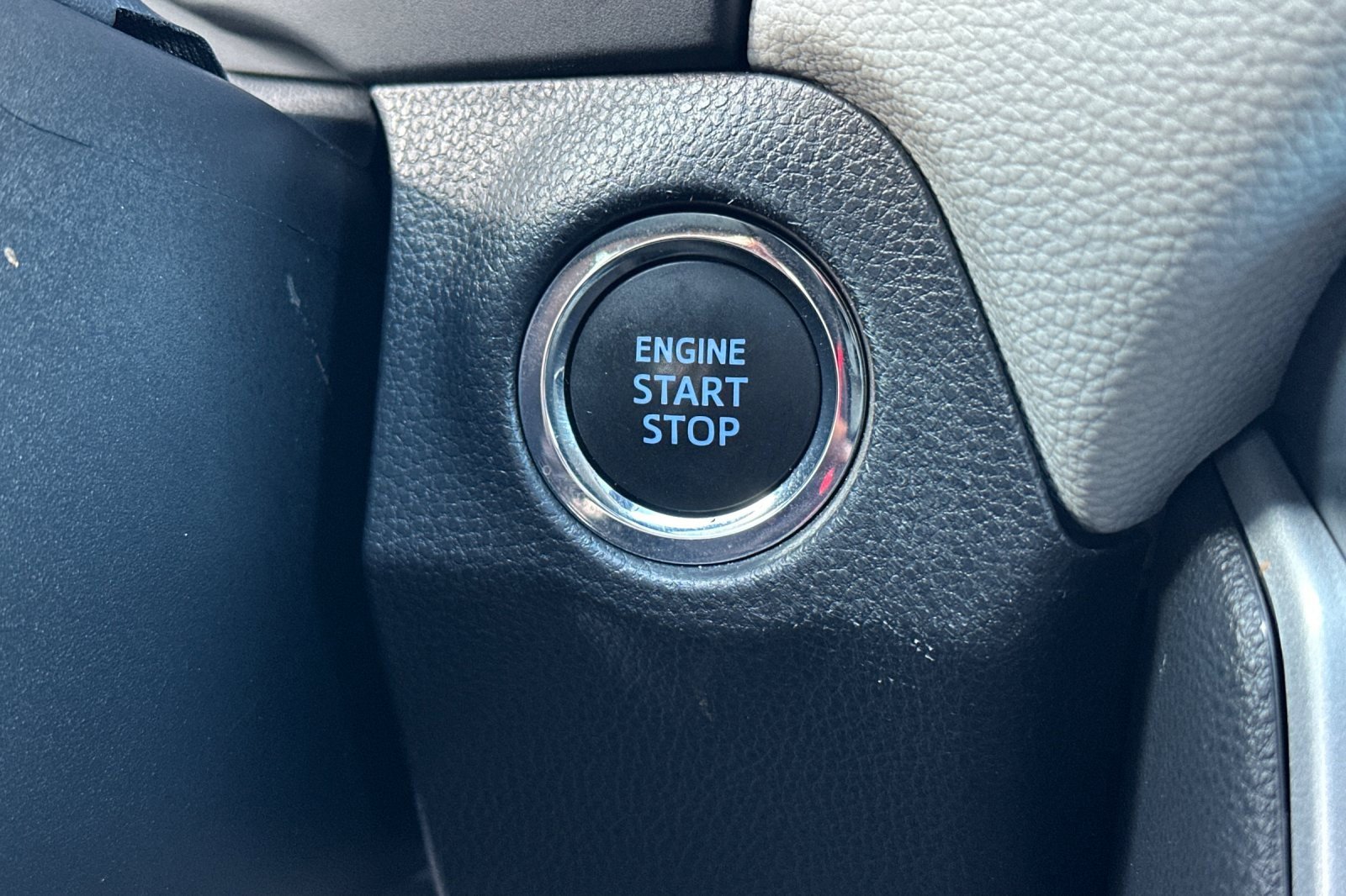 Used 2021 Toyota RAV4 Limited image 28