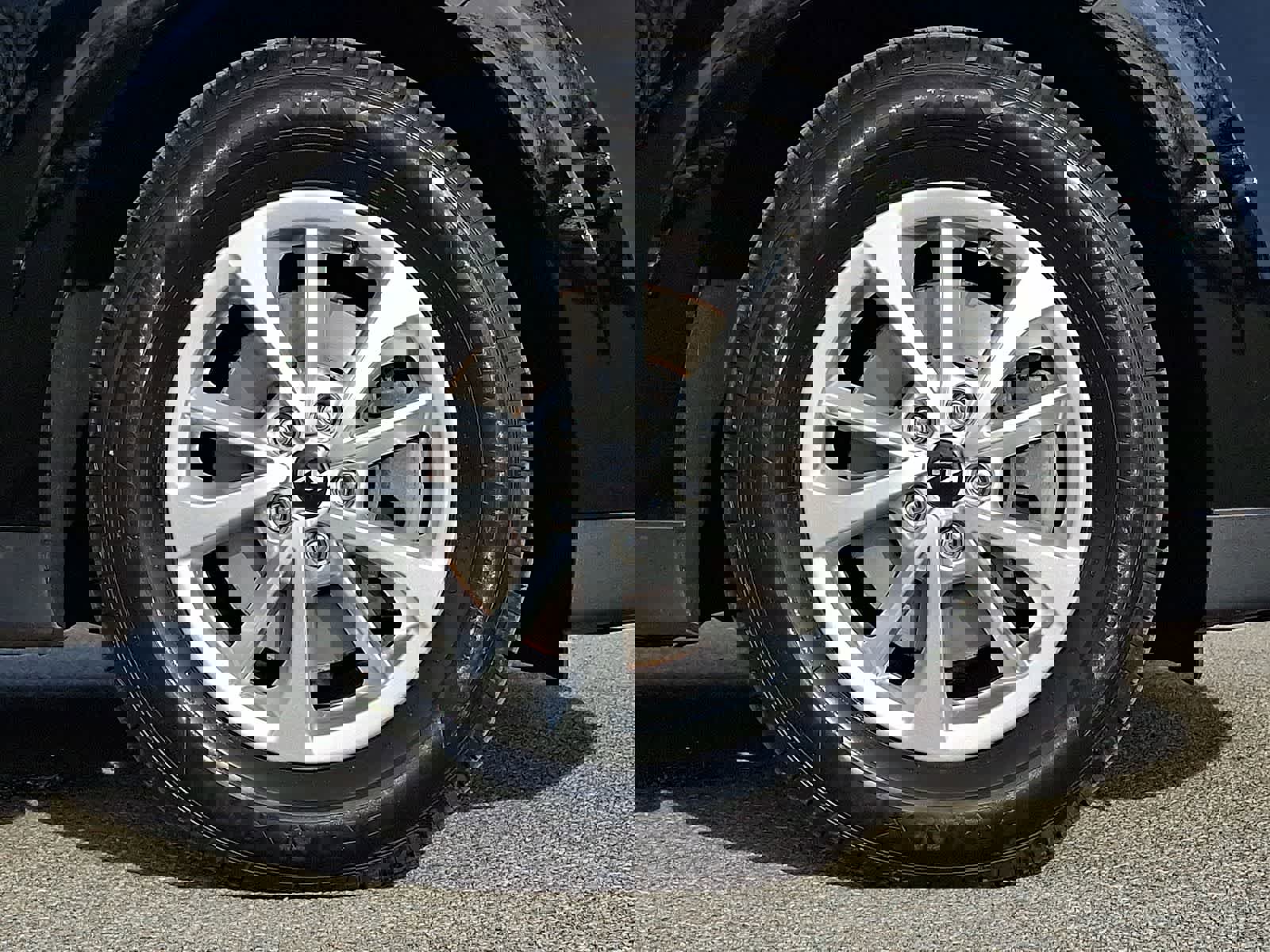 Used 2022 Kia Carnival LX image 9