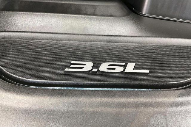 Used 2017 Chrysler Pacifica LX image 33