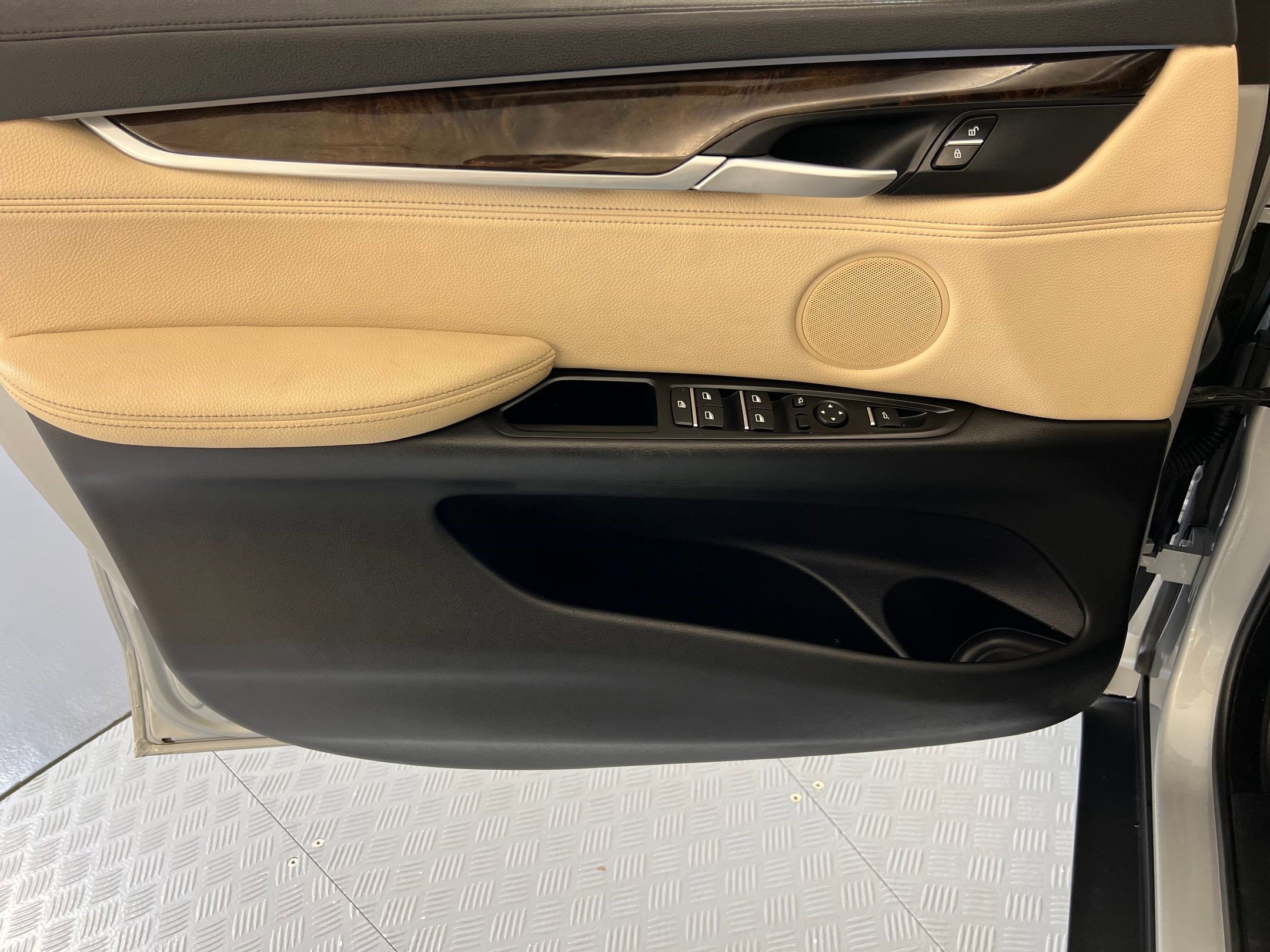 Used 2019 BMW X6 sDrive35i image 11