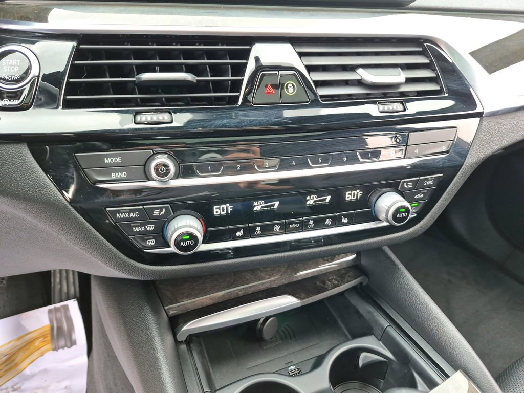 Used 2021 BMW 530i xDrive w/ Premium Package image 18