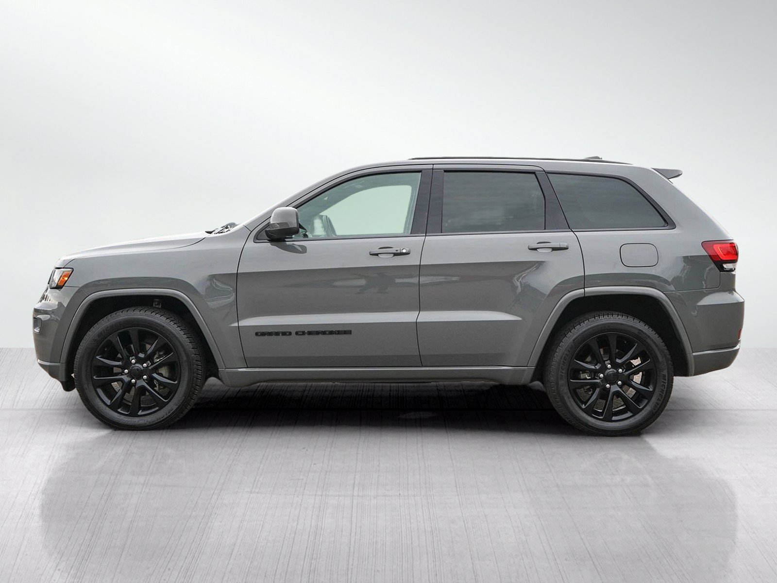 Used 2020 Jeep Grand Cherokee Altitude AWD/4WD image 2
