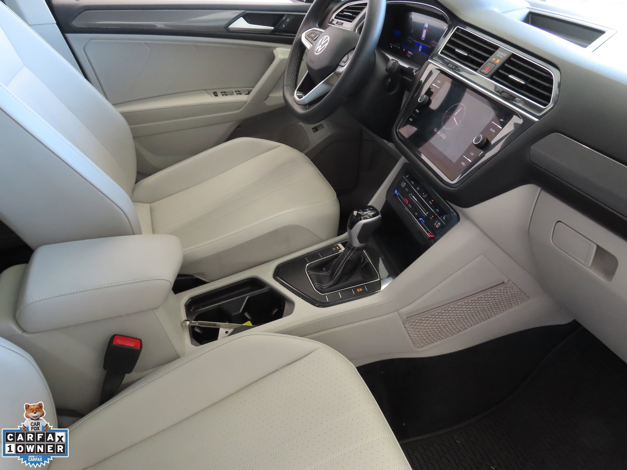 Certified 2024 Volkswagen Tiguan SE FWD image 25