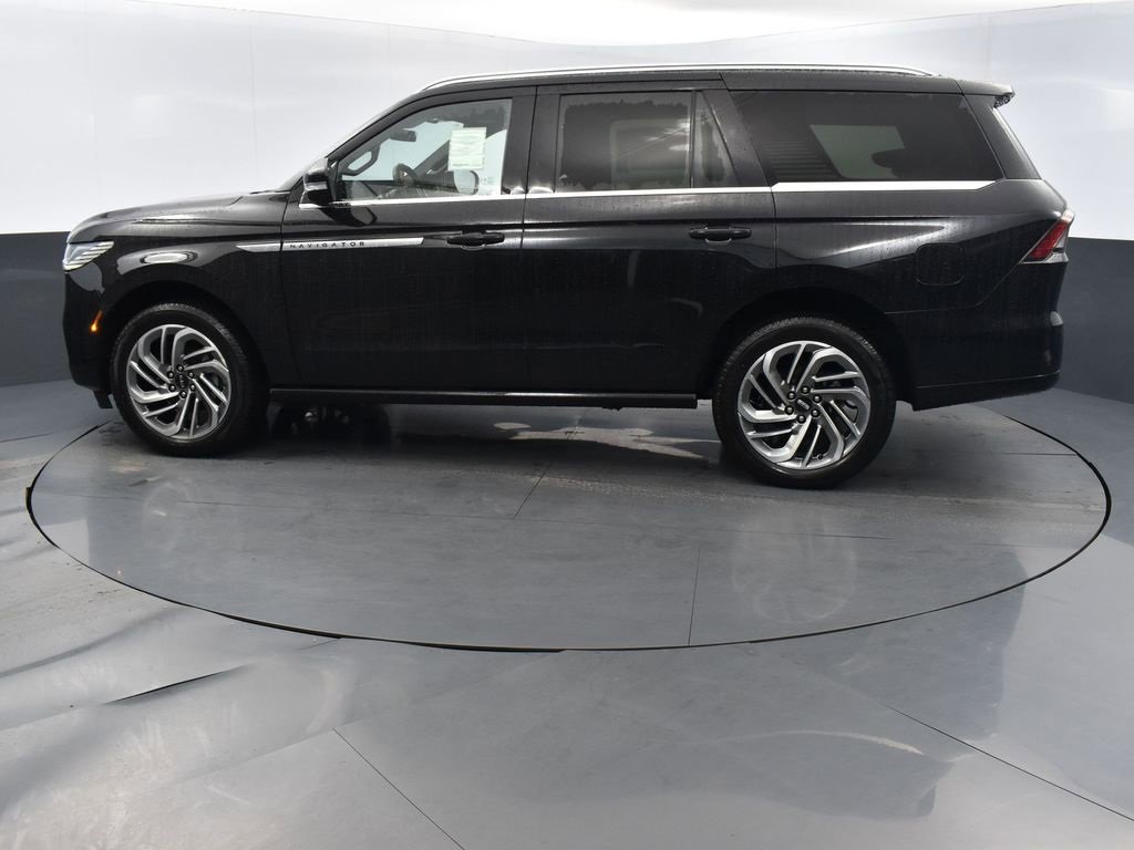 New 2025 Lincoln Navigator Reserve image 2