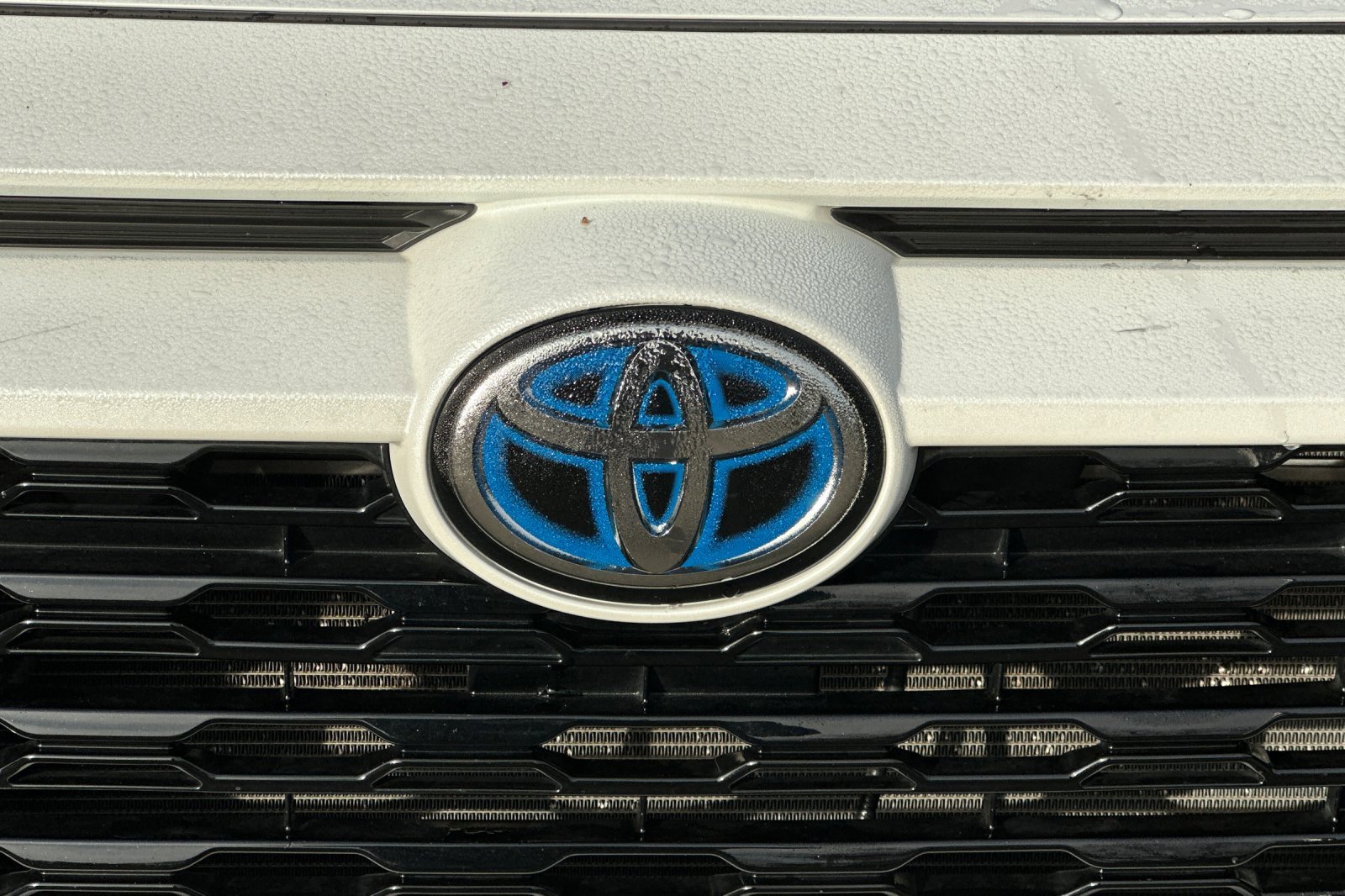 Used 2024 Toyota RAV4 SE image 48