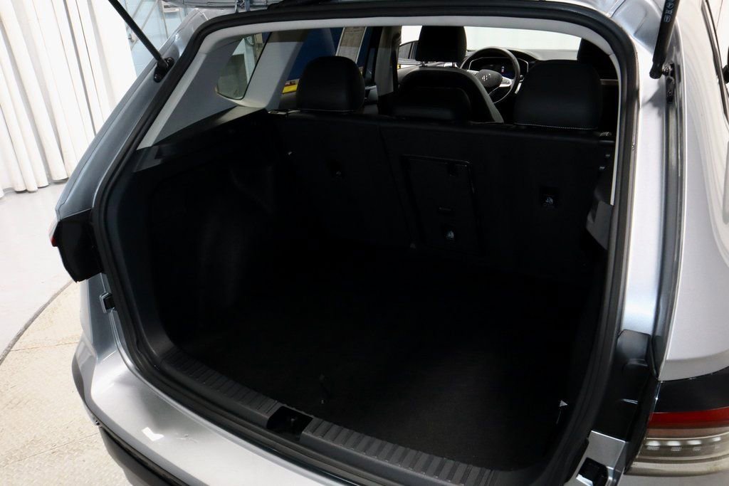 Used 2025 Volkswagen Taos SE image 15