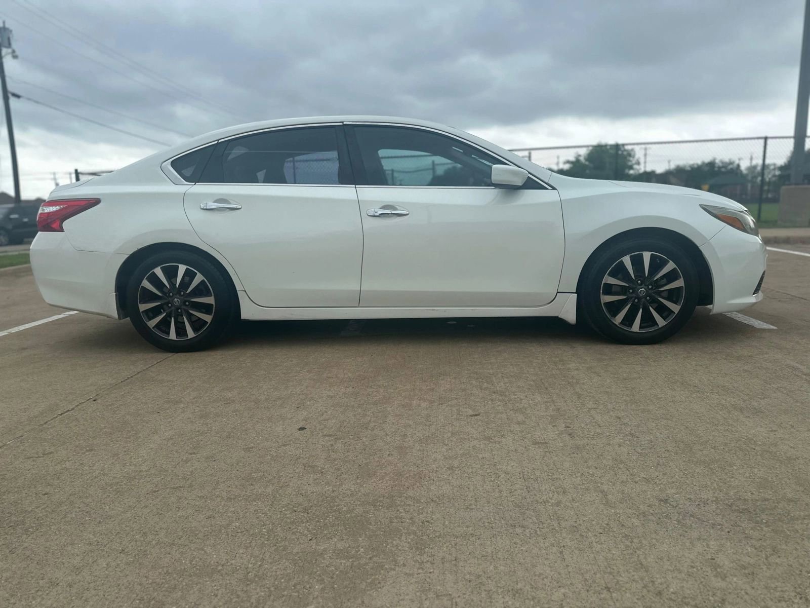 Used 2016 Nissan Altima 2.5 SL w/ 2.5 Technology w/LED Package FWD image 7