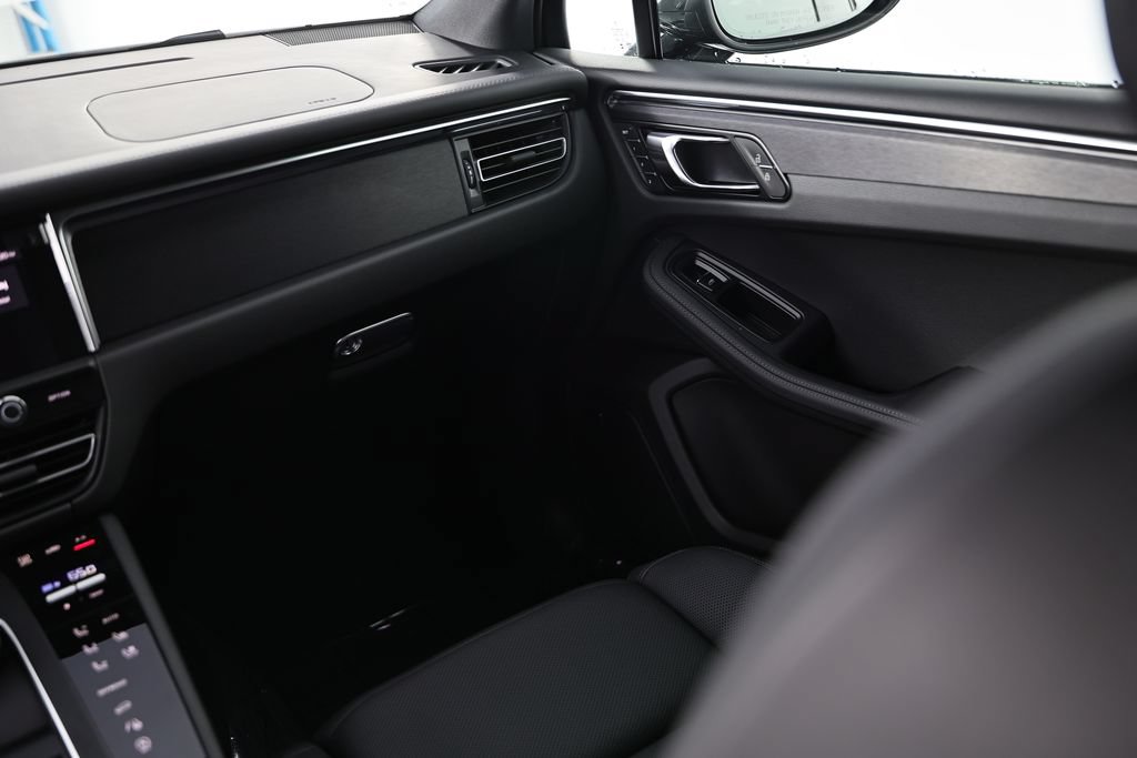 New 2026 Porsche Macan GTS AWD/4WD image 31
