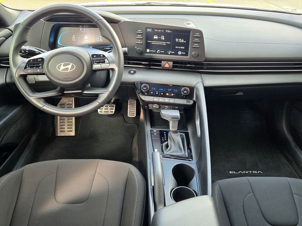 Used 2025 Hyundai Elantra Sport image 25