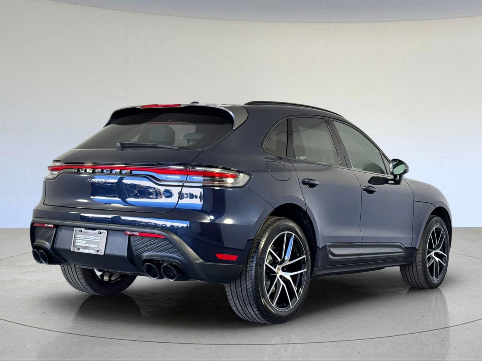 Certified 2023 Porsche Macan Turbo image 8