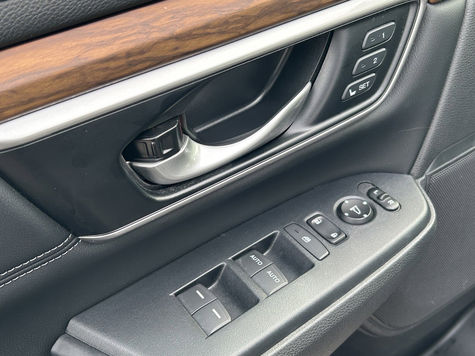 Used 2020 Honda CR-V Touring image 10