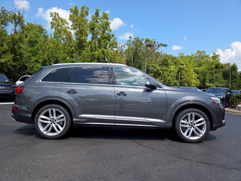 Certified 2025 Audi Q7 3.0T Premium Plus AWD/4WD image 27