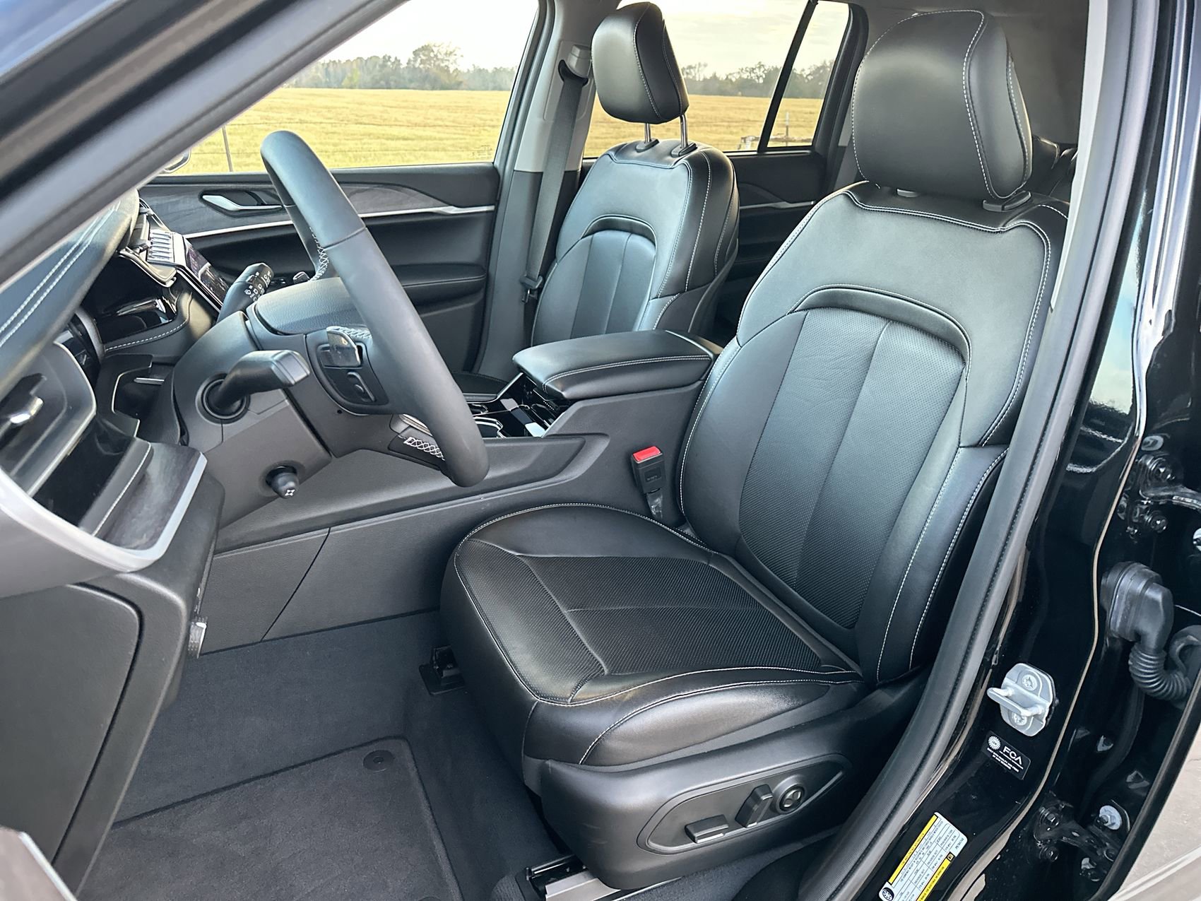 New 2023 Jeep Grand Cherokee 4WD 4xe w/ Luxury Tech Group II image 11