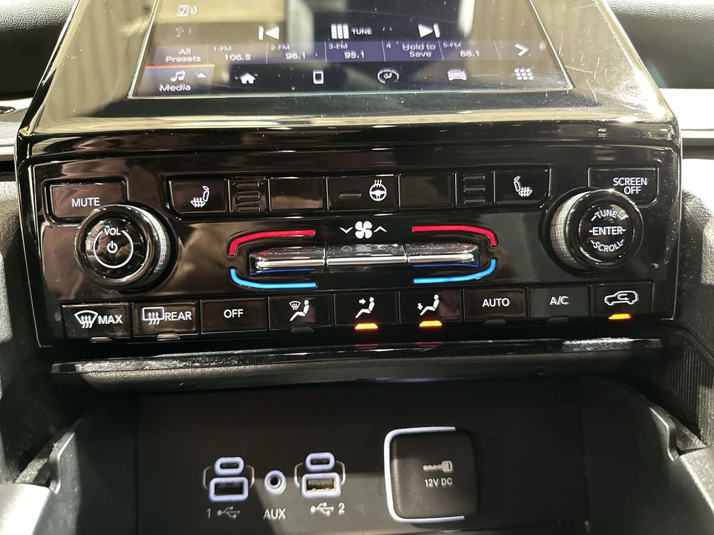 Used 2023 Jeep Grand Cherokee L Laredo image 16