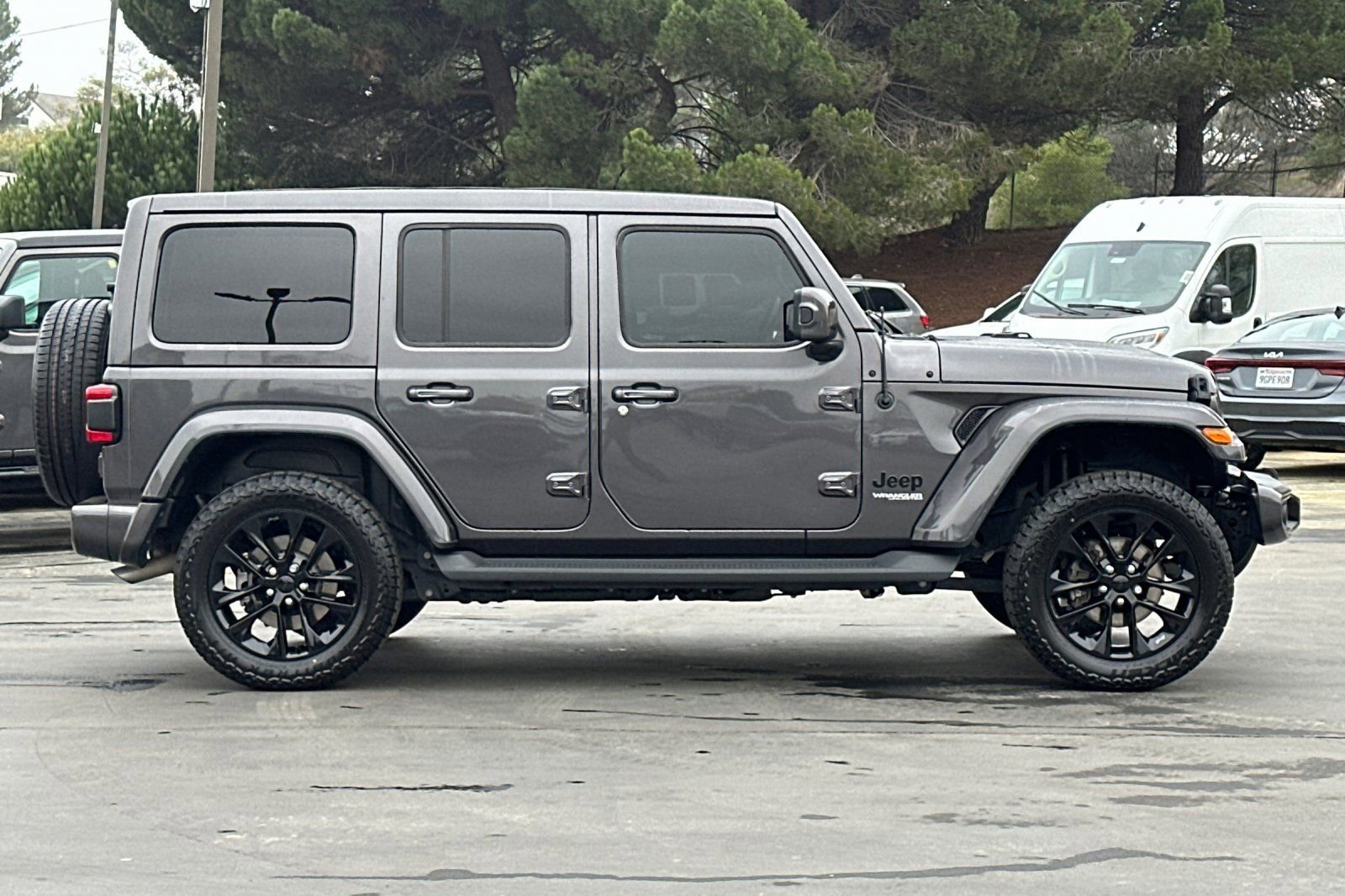 Used 2021 Jeep Wrangler Unlimited Sahara image 3