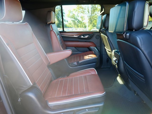 Used 2023 GMC Yukon XL Denali Ultimate image 10