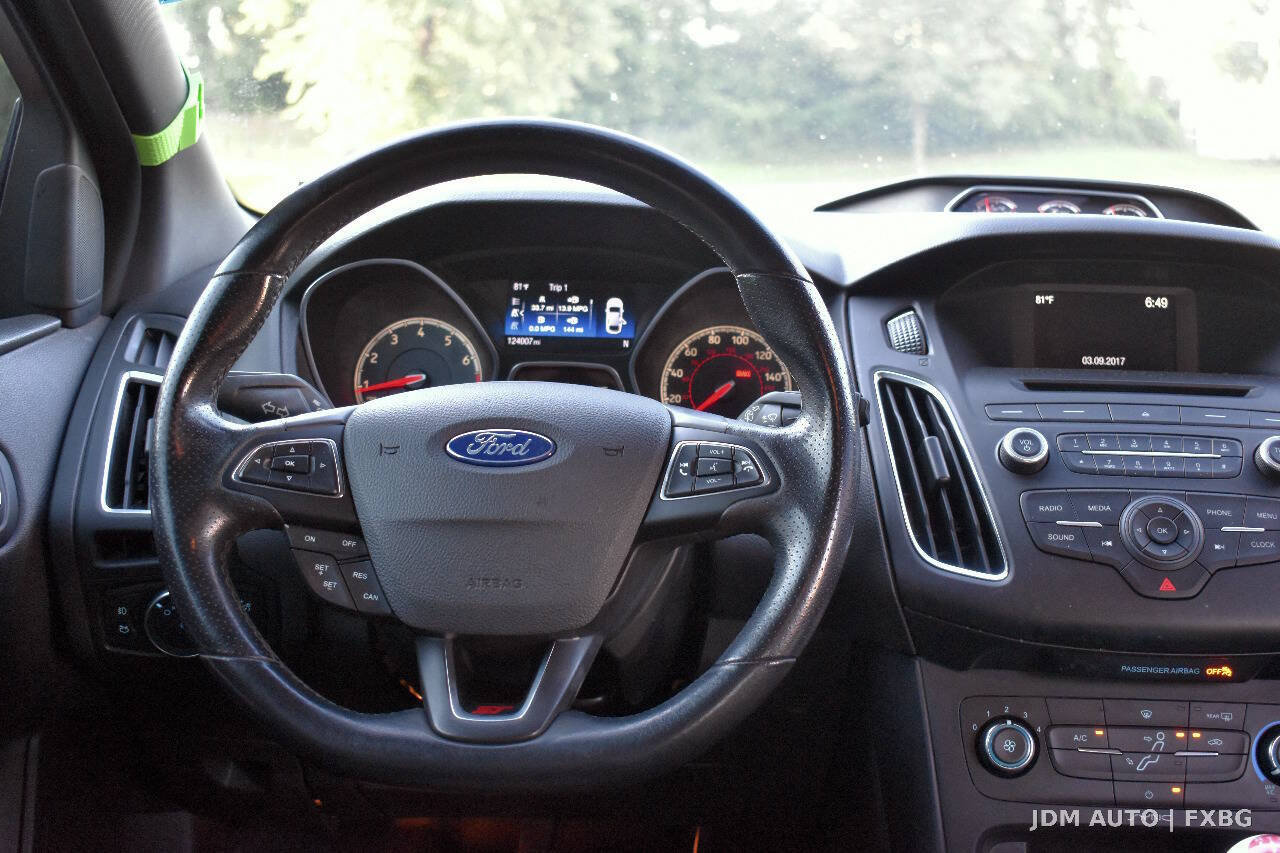 Used 2017 Ford Focus ST FWD image 19