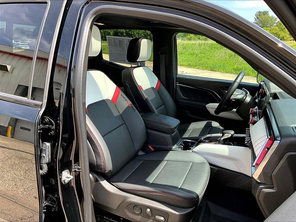 Used 2024 GMC Canyon AT4X AWD/4WD image 32