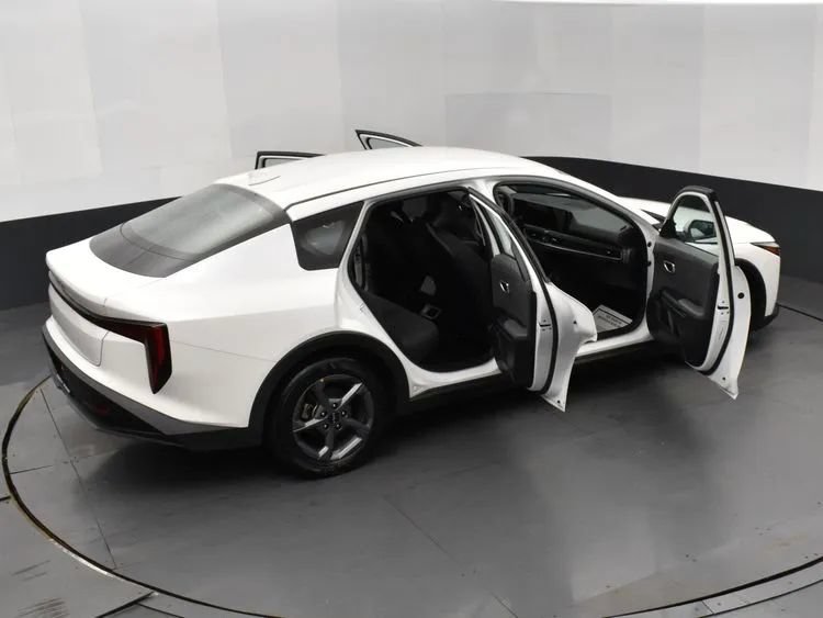Used 2025 Kia K4 FWD image 6