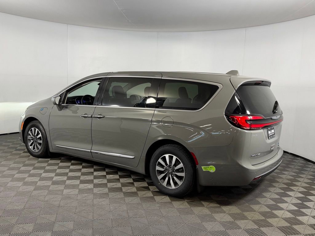 Used 2022 Chrysler Pacifica Limited image 9