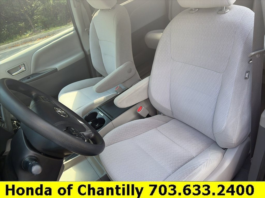 Used 2020 Toyota Sienna LE FWD image 20