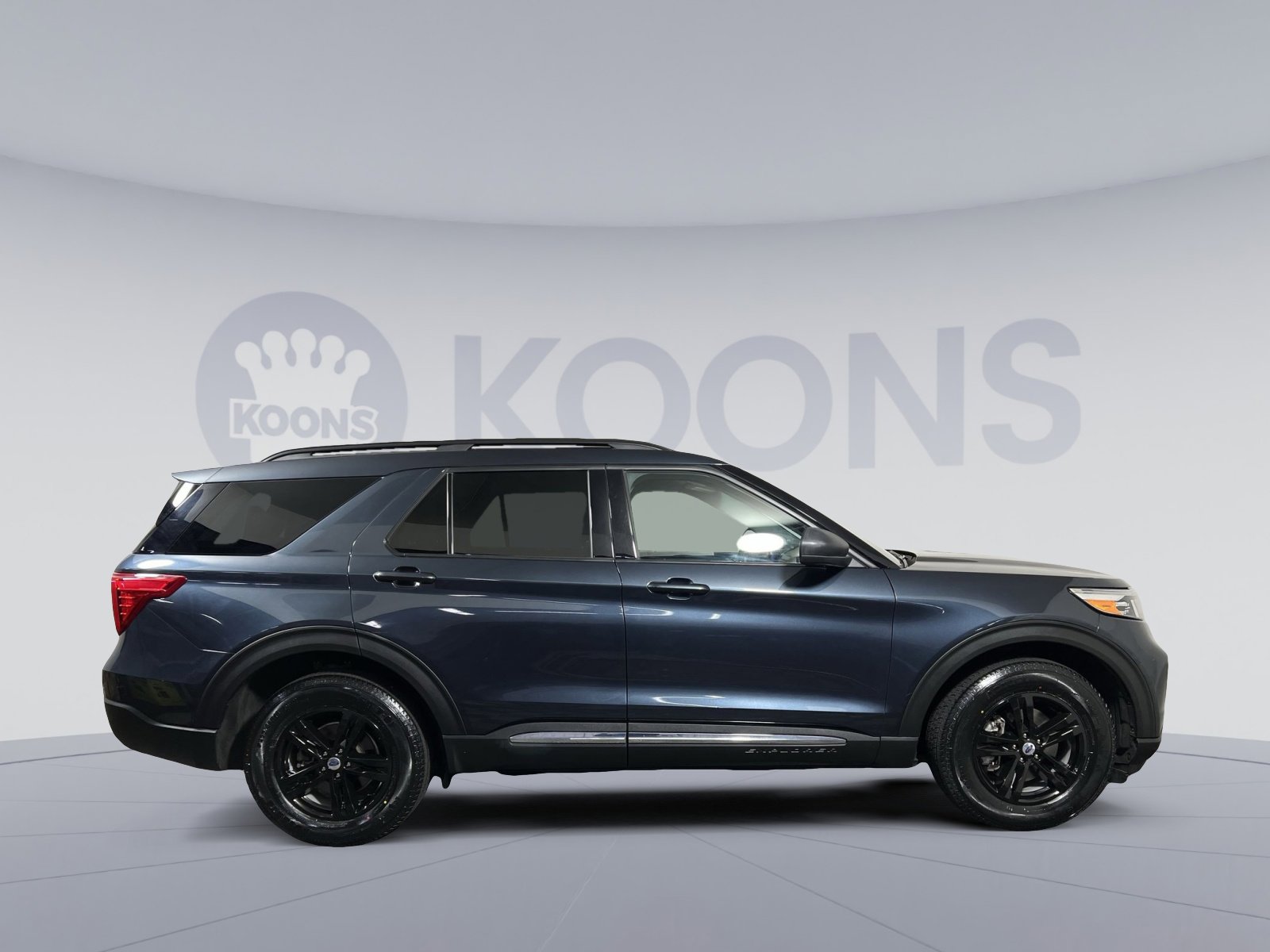 Used 2022 Ford Explorer XLT w/ Equipment Group 202A image 8