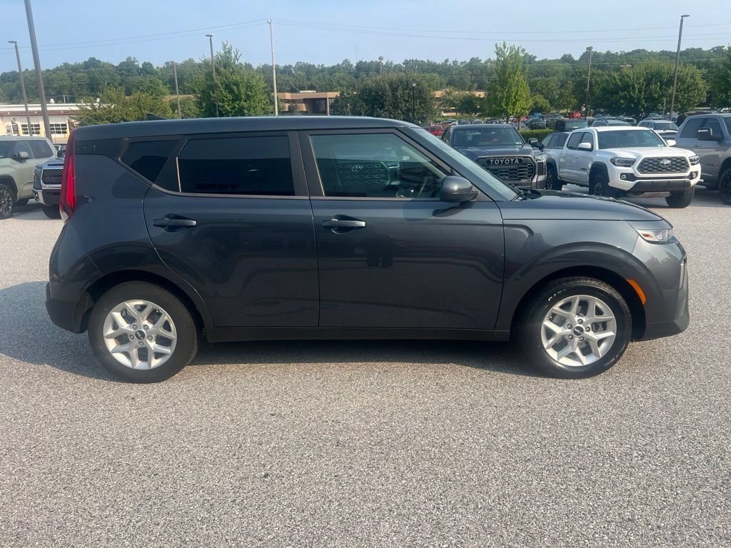 Used 2022 Kia Soul LX w/ Technology Package FWD image 3