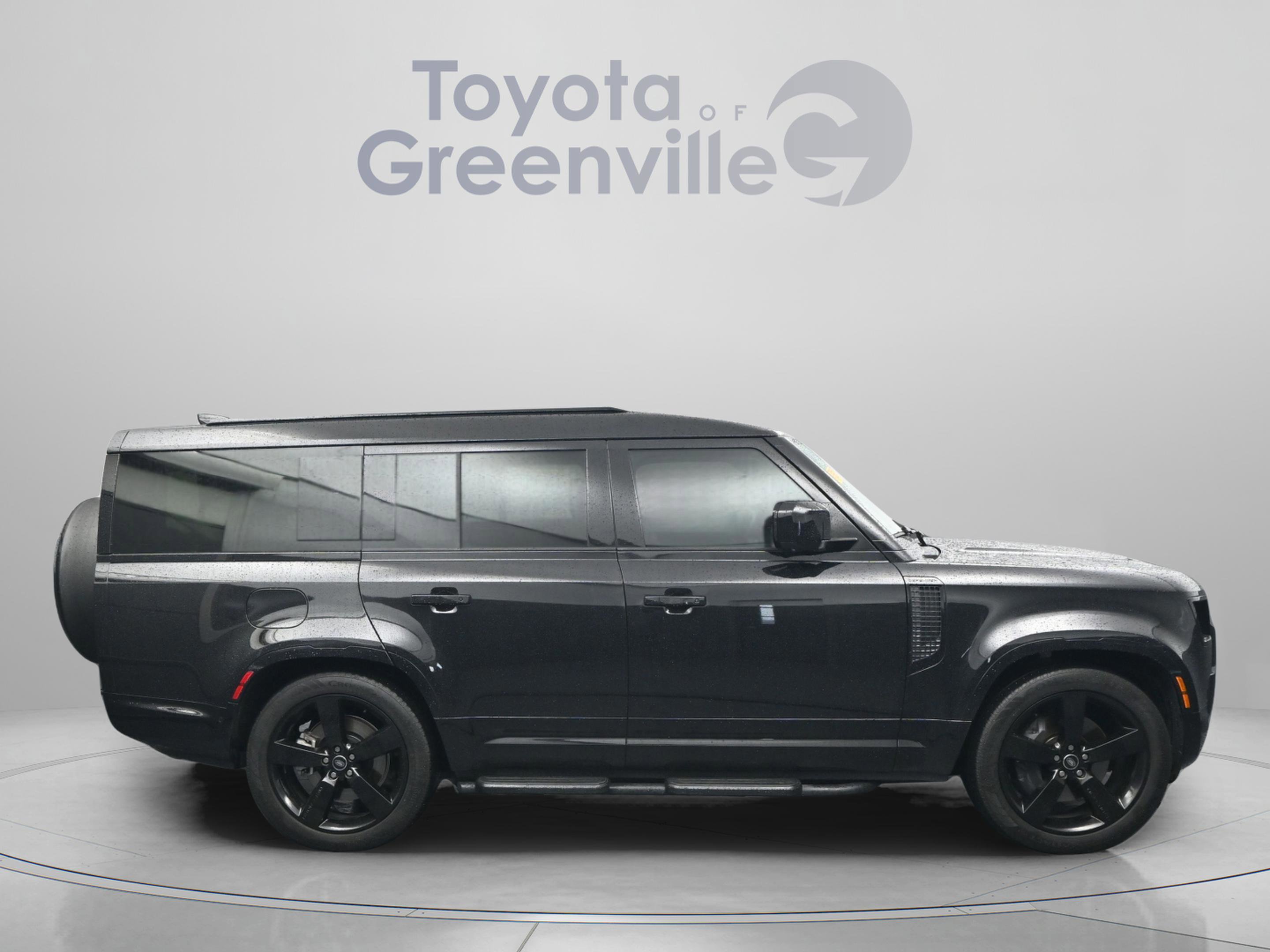 Used 2025 Land Rover Defender 130 X-Dynamic SE AWD/4WD image 17