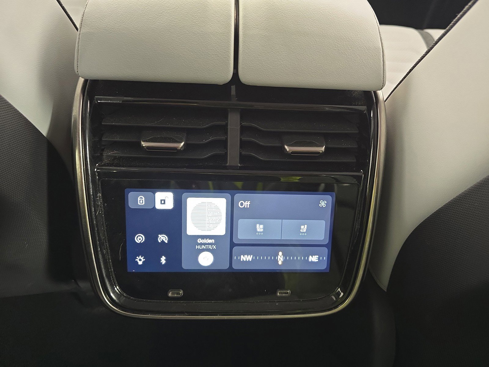 Used 2023 Rivian R1S Adventure image 30