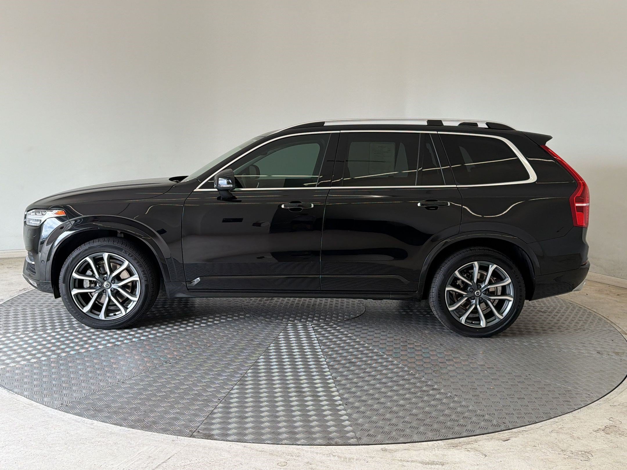 Used 2019 Volvo XC90 T6 Momentum w/ Advanced Package AWD/4WD image 2