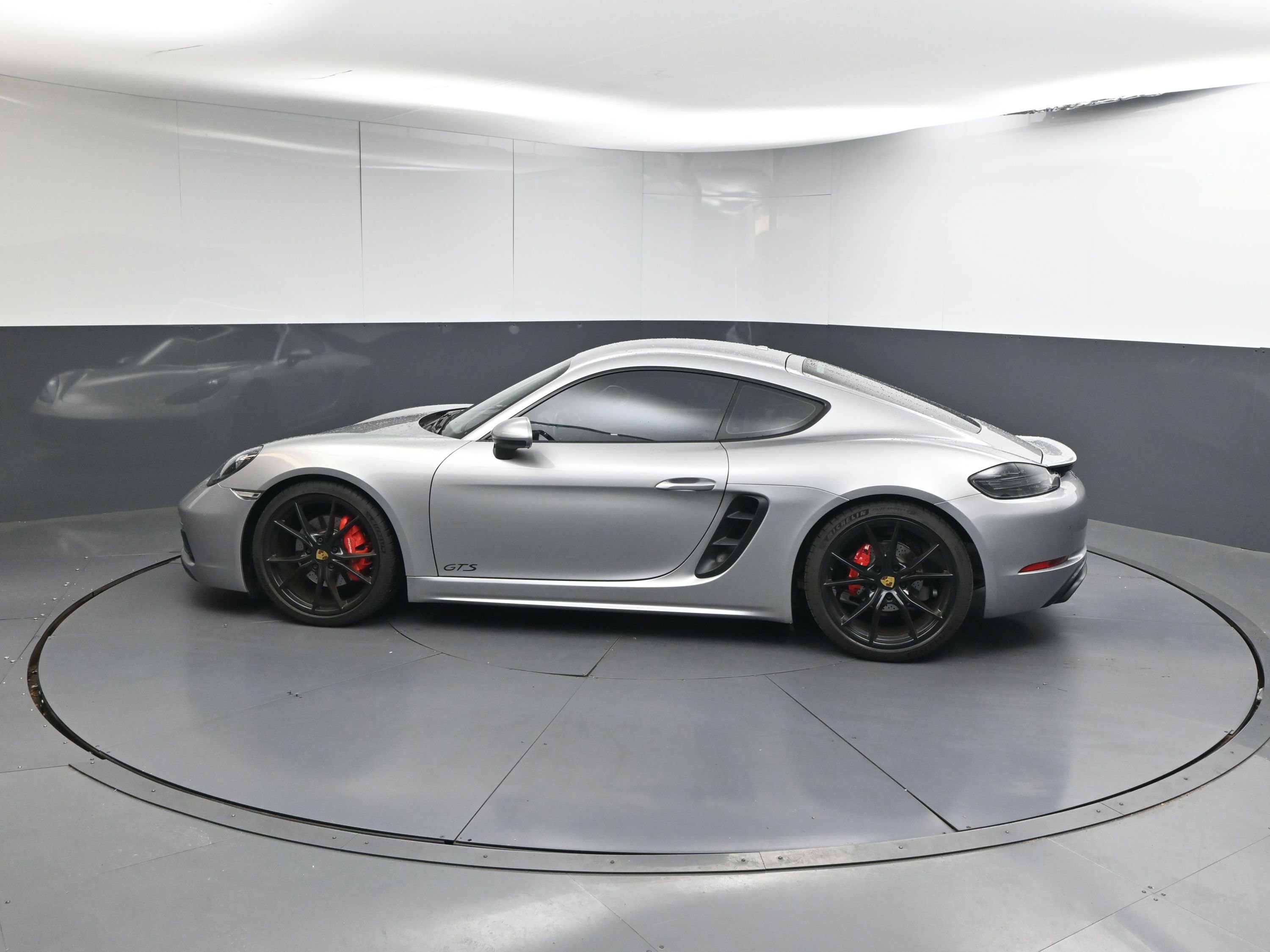 Certified 2019 Porsche 718 Cayman GTS image 3