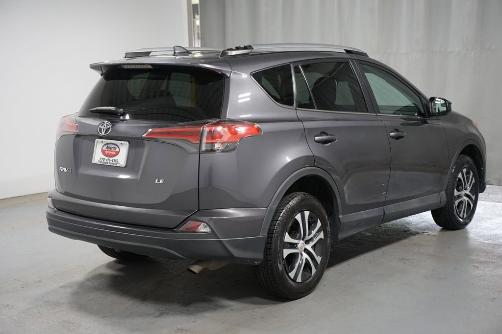 Used 2018 Toyota RAV4 LE FWD image 8