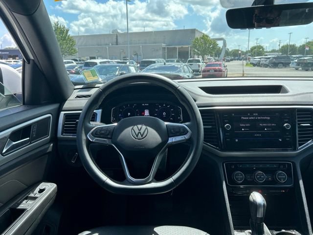 Used 2023 Volkswagen Atlas Cross Sport SE w/ Panoramic Sunroof Package FWD image 23