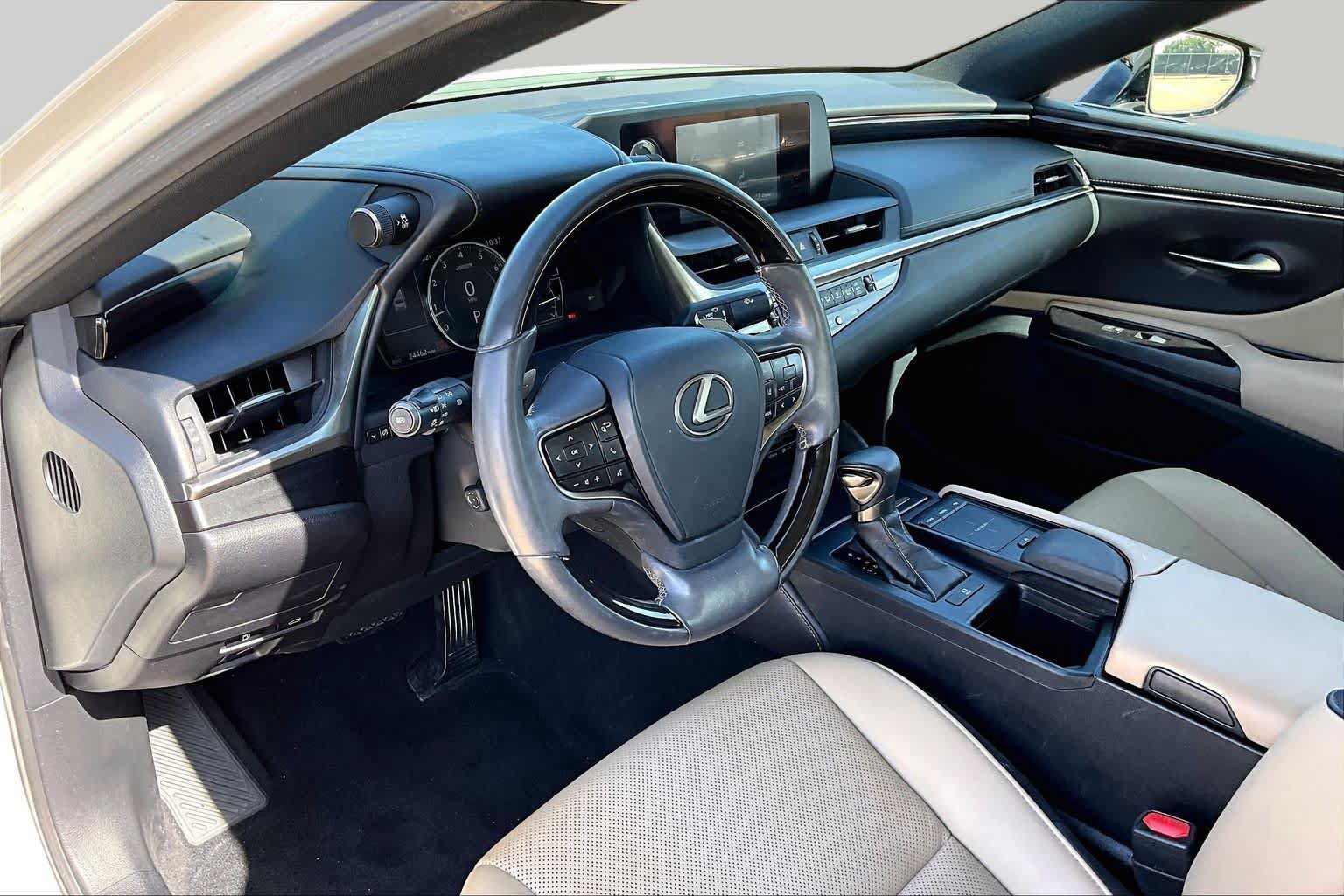 Used 2019 Lexus ES 350 w/ Premium Package FWD image 18